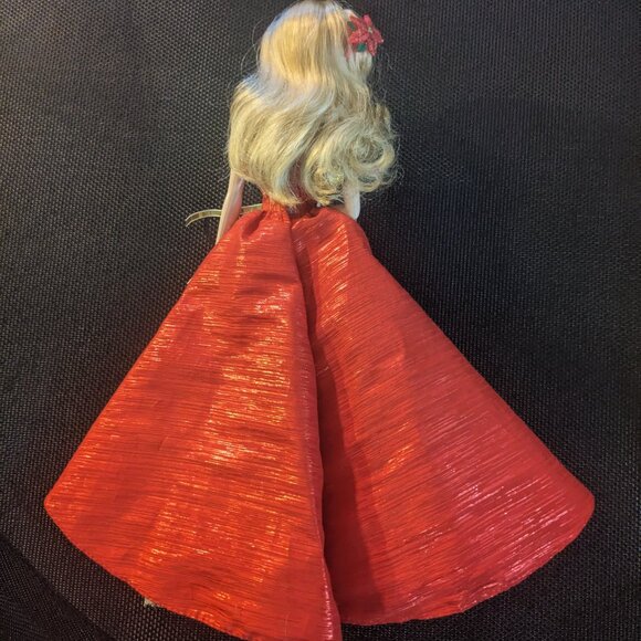 Holiday Barbie - Picture 2 of 5